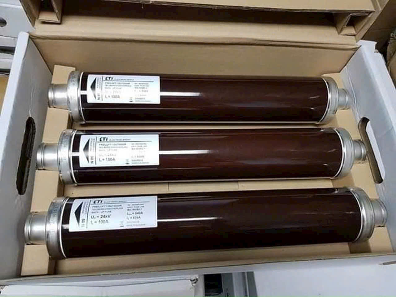 Cung cấp   cầu chì trung thế  6,6KV, 7.2KV, 11KV, 12KV, 24KV