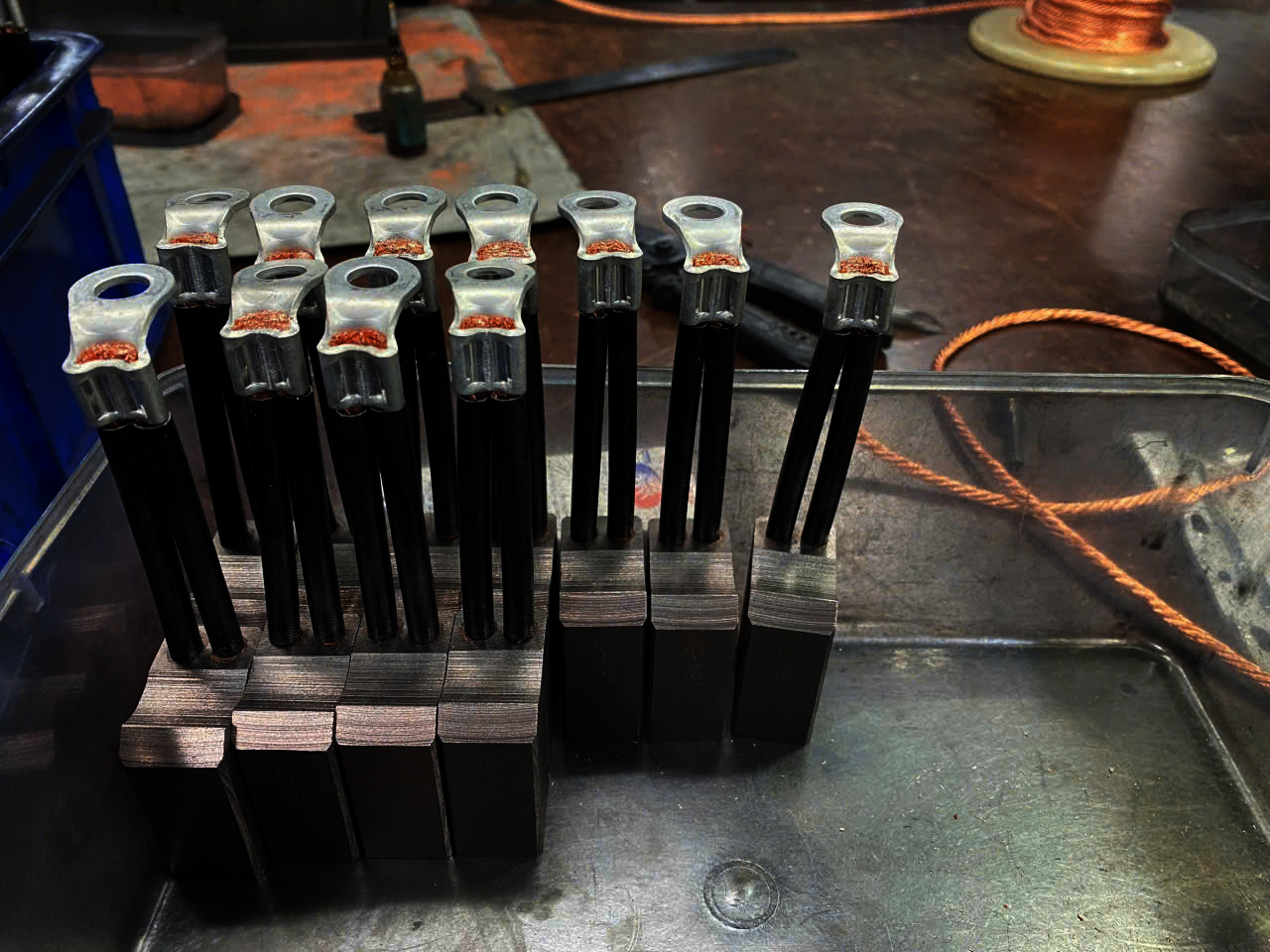 Chổi Than Công Nghiệp Cao Cấp - Tối Ưu Hiệu Suất,