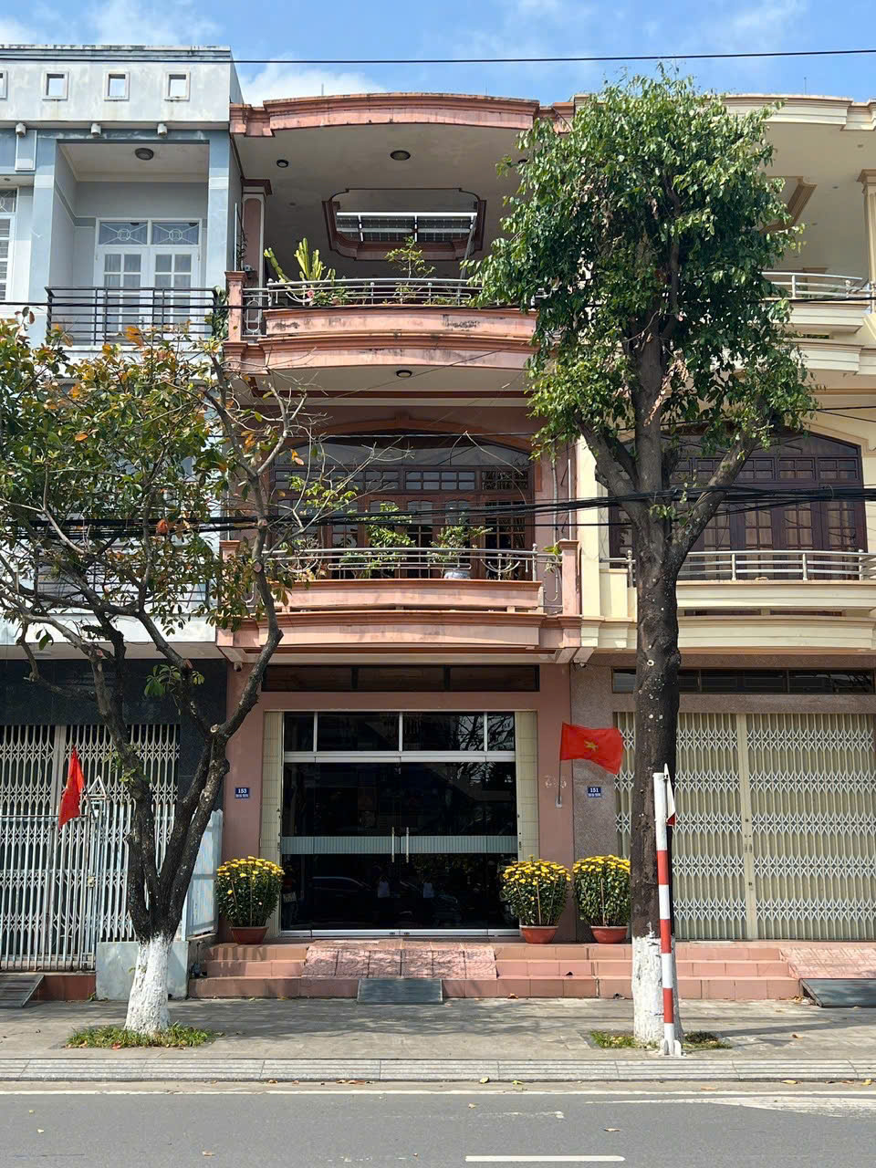 Nhà đang ở. Nay chuyển ra Đà Nẵng nên muốn chuyển nhượng lại.